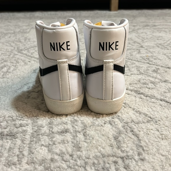 Women’s Nike Blazer - Picture 5 of 8